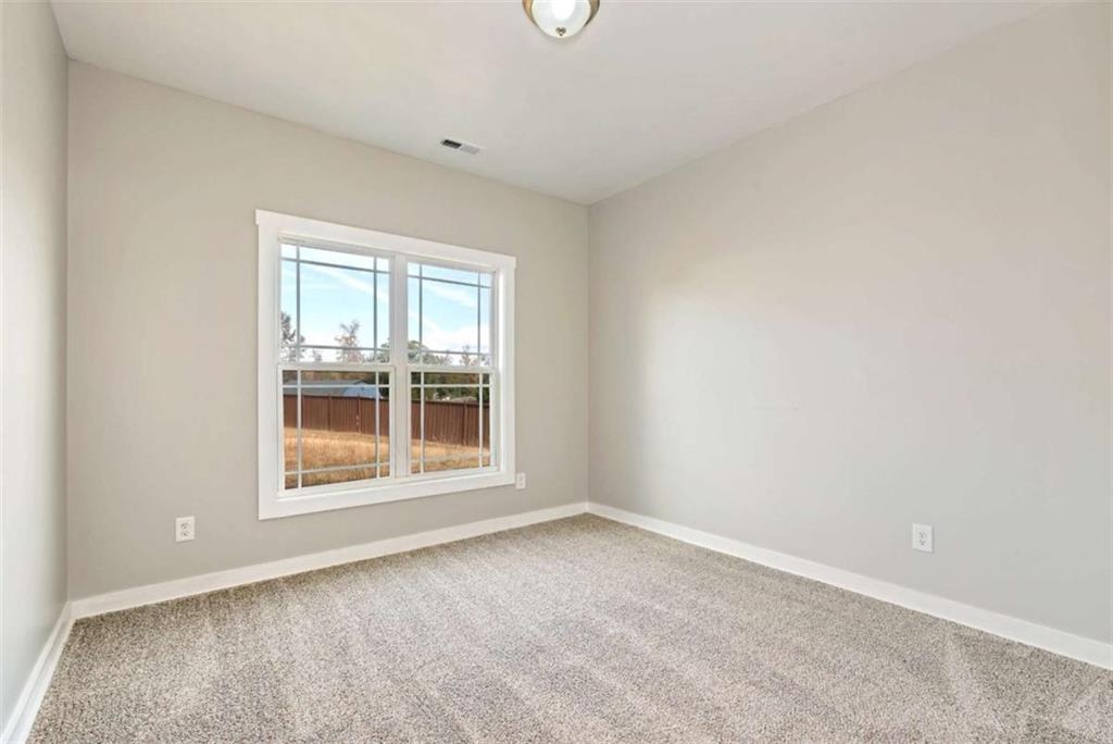 482 North Point Circle Hartwell, GA 30643 - Photo 19 of 32 an empty room with a window