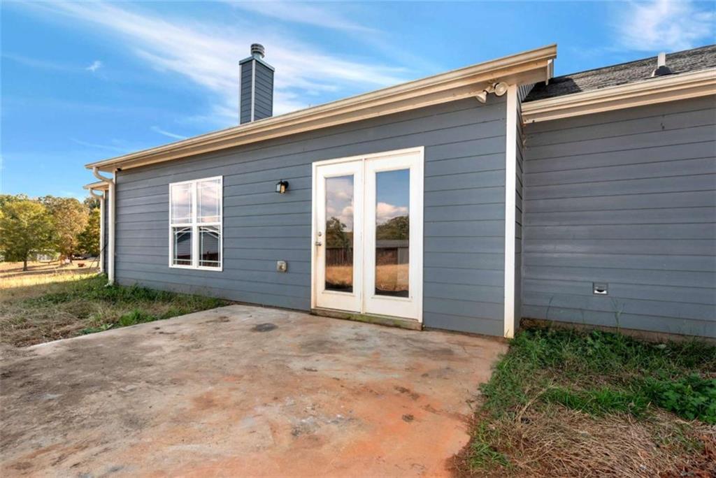 482 North Point Circle Hartwell, GA 30643 - Photo 30 of 32 a front view of a house with garden
