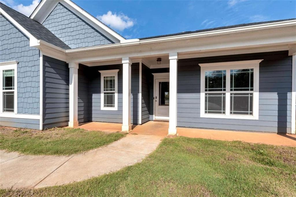 482 North Point Circle Hartwell, GA 30643 - Photo 3 of 32 a front view of a house