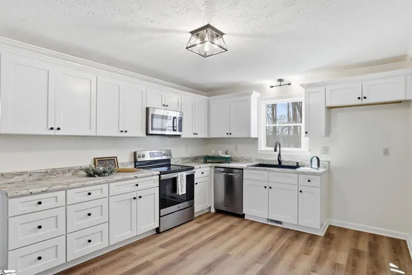 $319,900 | 1006 Colleton Court, Easley, SC 29642