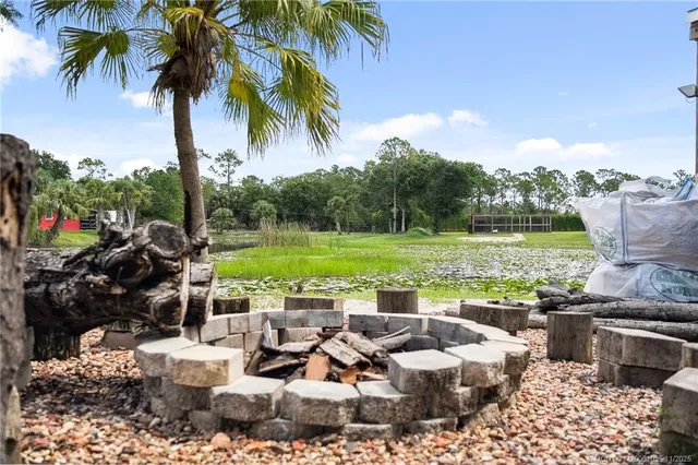 a view of a back yard of the house