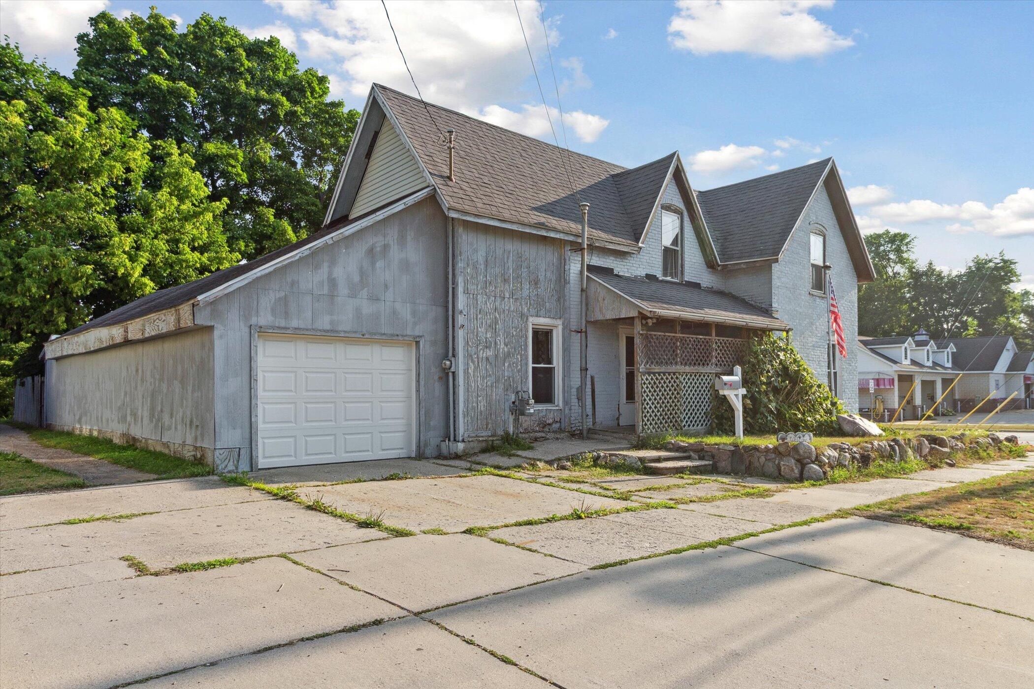 627 South Chestnut Street Reed City, MI 49677 - Photo 3 of 45 02-627-S-Chestnut-Ave-Reed-City-MI-49677