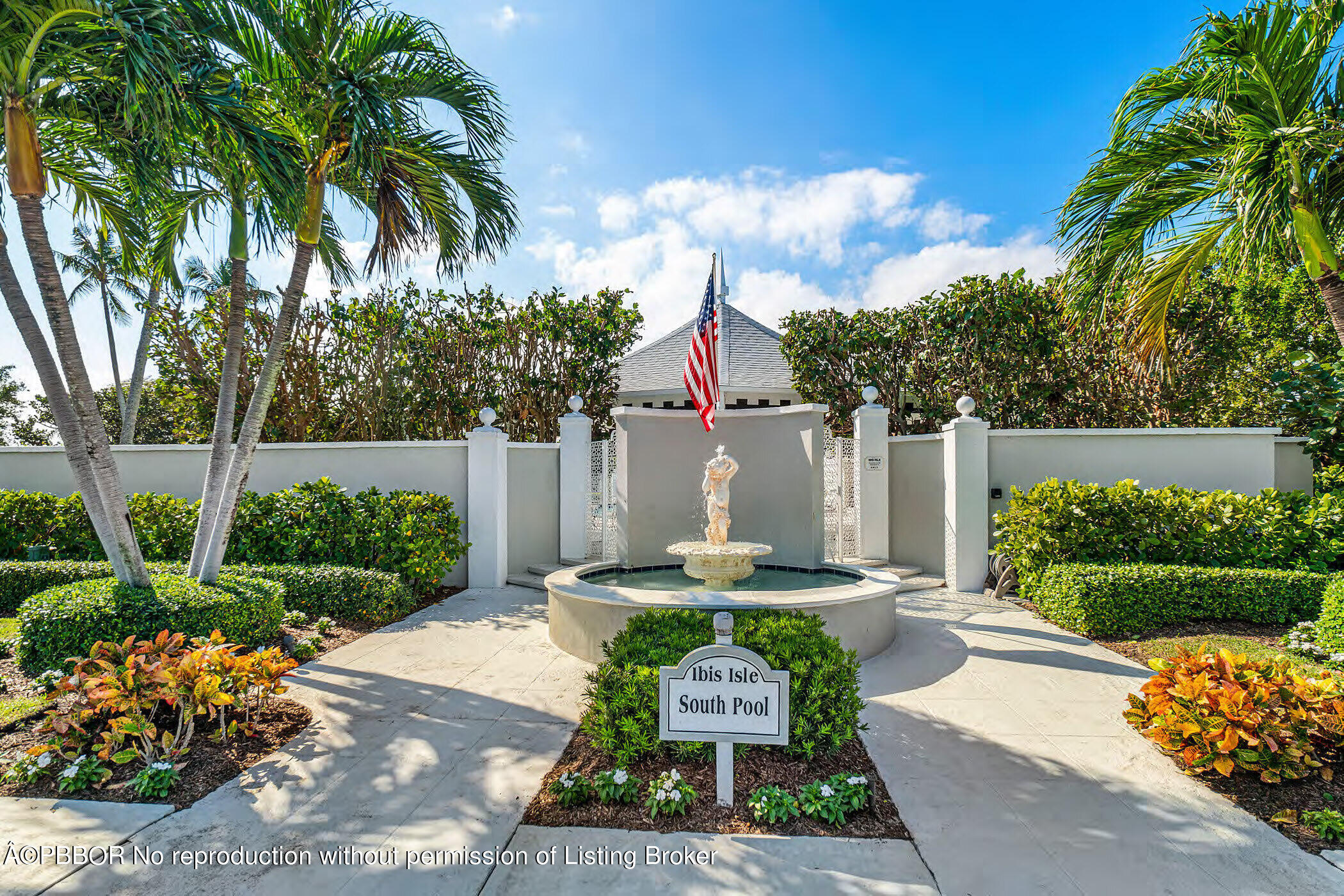2195 Ibis Isle Road, Unit 7 Palm Beach, FL 33480 - Photo 25 of 34 a front view of a house with garden