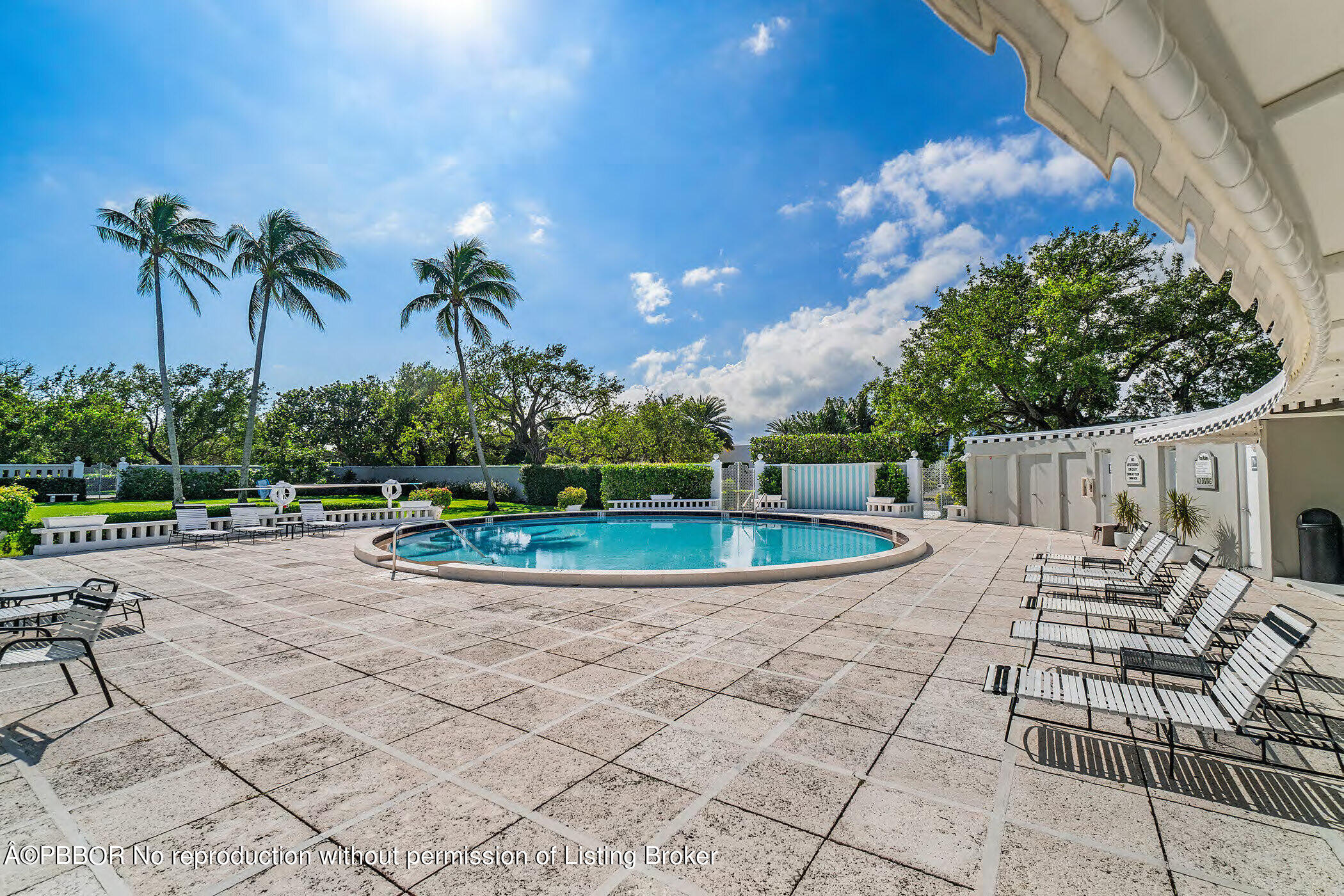 2195 Ibis Isle Road, Unit 7 Palm Beach, FL 33480 - Photo 26 of 34 a view of a backyard with sitting area