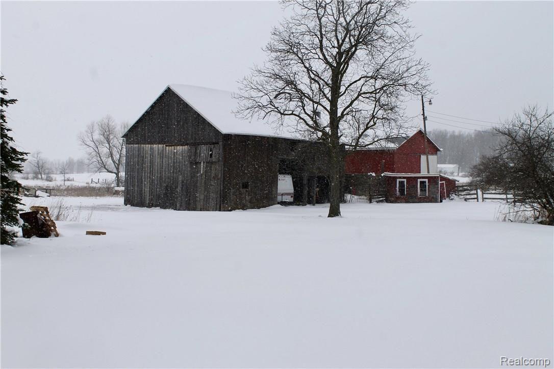 10100 Ridge Road Goodrich, MI 48438 - Photo 5 of 21 fullsizeoutput_10.jpeg
