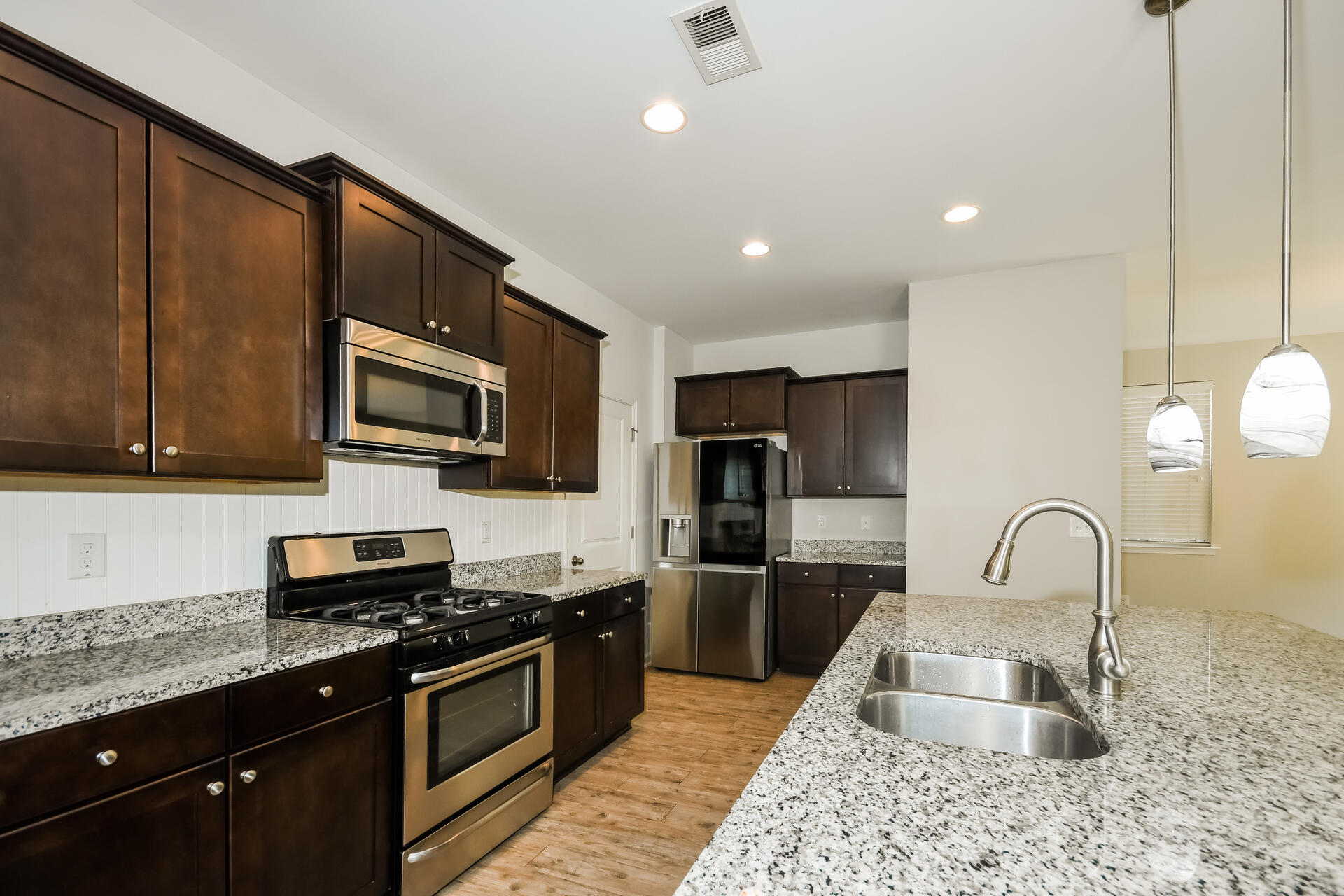 9774 Seed Street Ladson, SC 29456 - Photo 6 of 19 6-photo-Kitchen-a6988723-27d8-41e2-9e18-