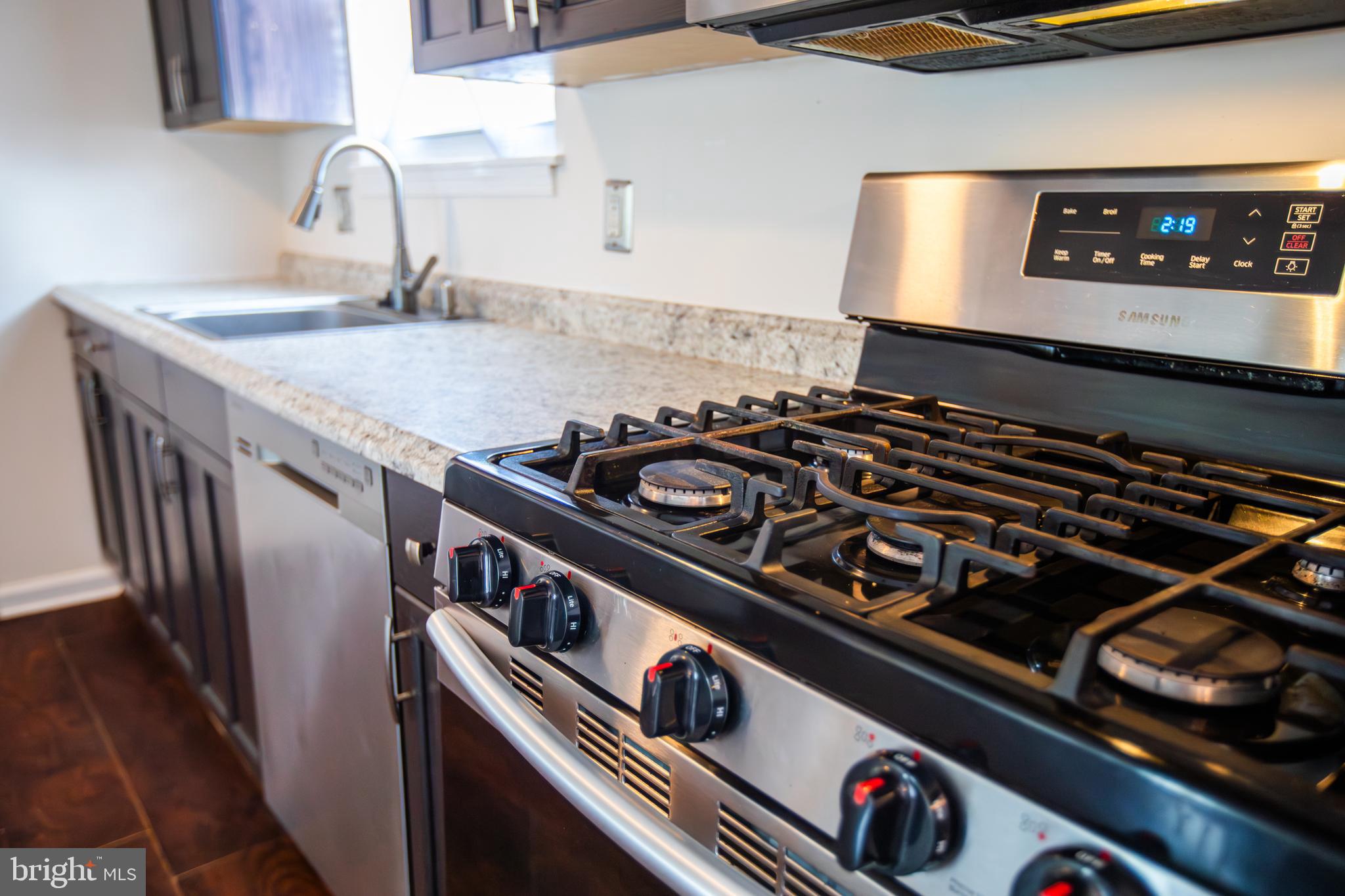 43 Fairmount Avenue Sicklerville, NJ 08081 - Photo 10 of 24 a close view of stove top oven
