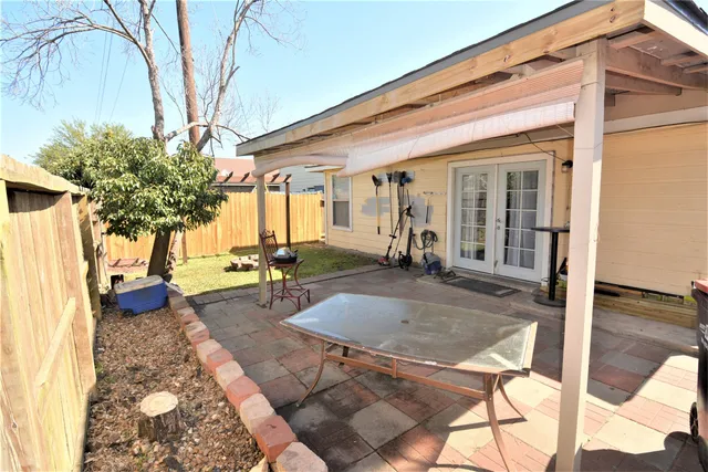 a view of an outdoor space with seating area