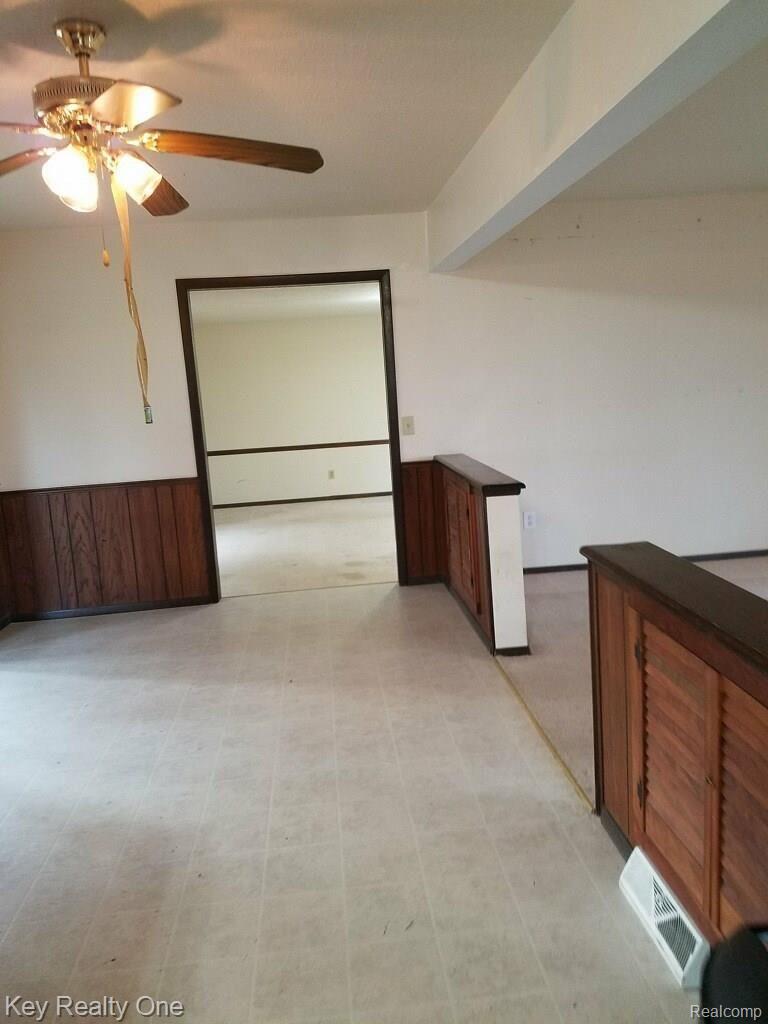 9025 Minx Road Temperance, MI 48182 - Photo 11 of 47 Dining Room with family room to the right and living room stright