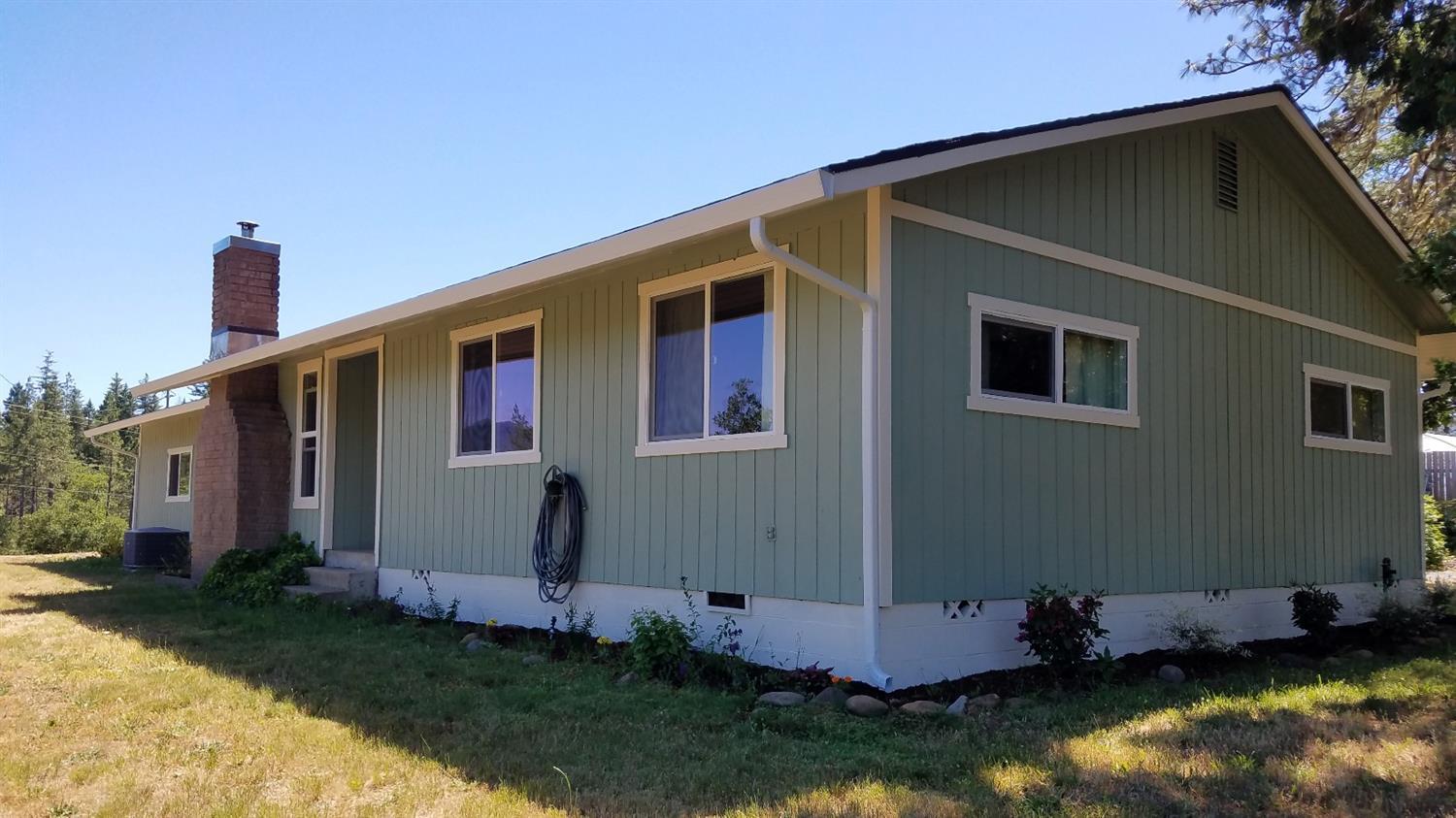 6837 West Side Road Cave Junction, OR 97523 - Photo 22 of 35 Front of home