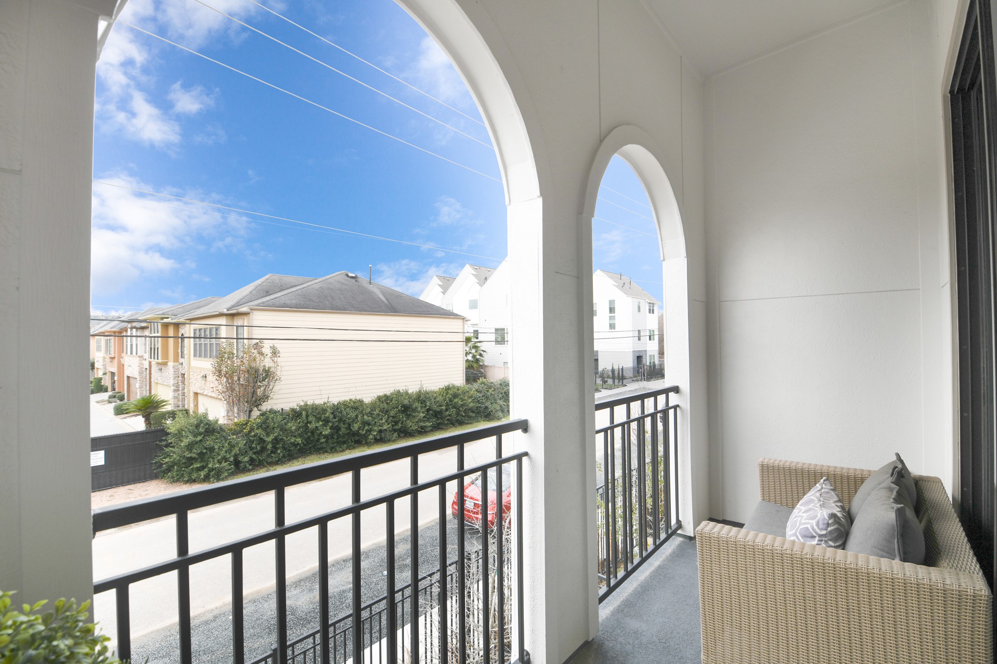 5209 Allen Street, Unit I Houston, TX 77007 - Photo 17 of 19 Balcony! - 2nd floor