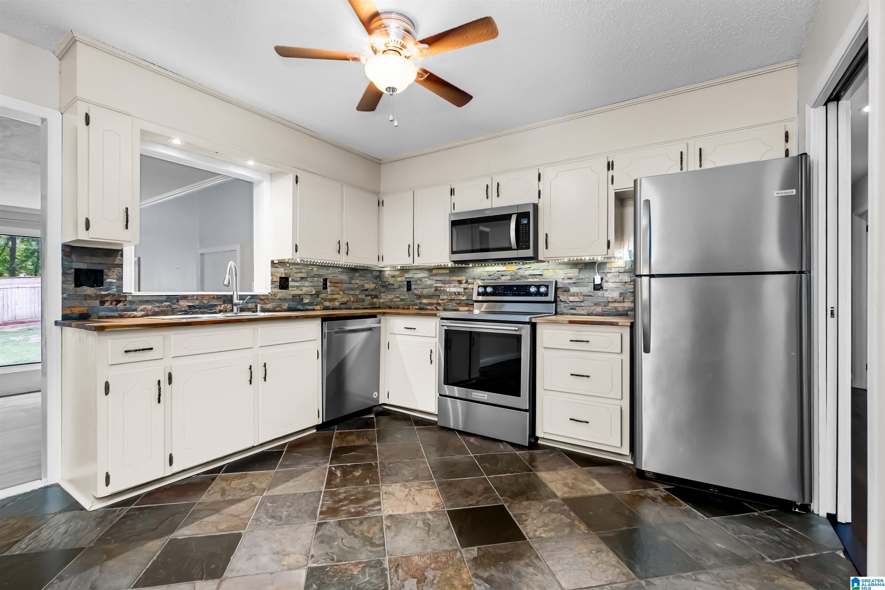 912 Colonial Drive Alabaster, AL 35007 - Photo 16 of 58