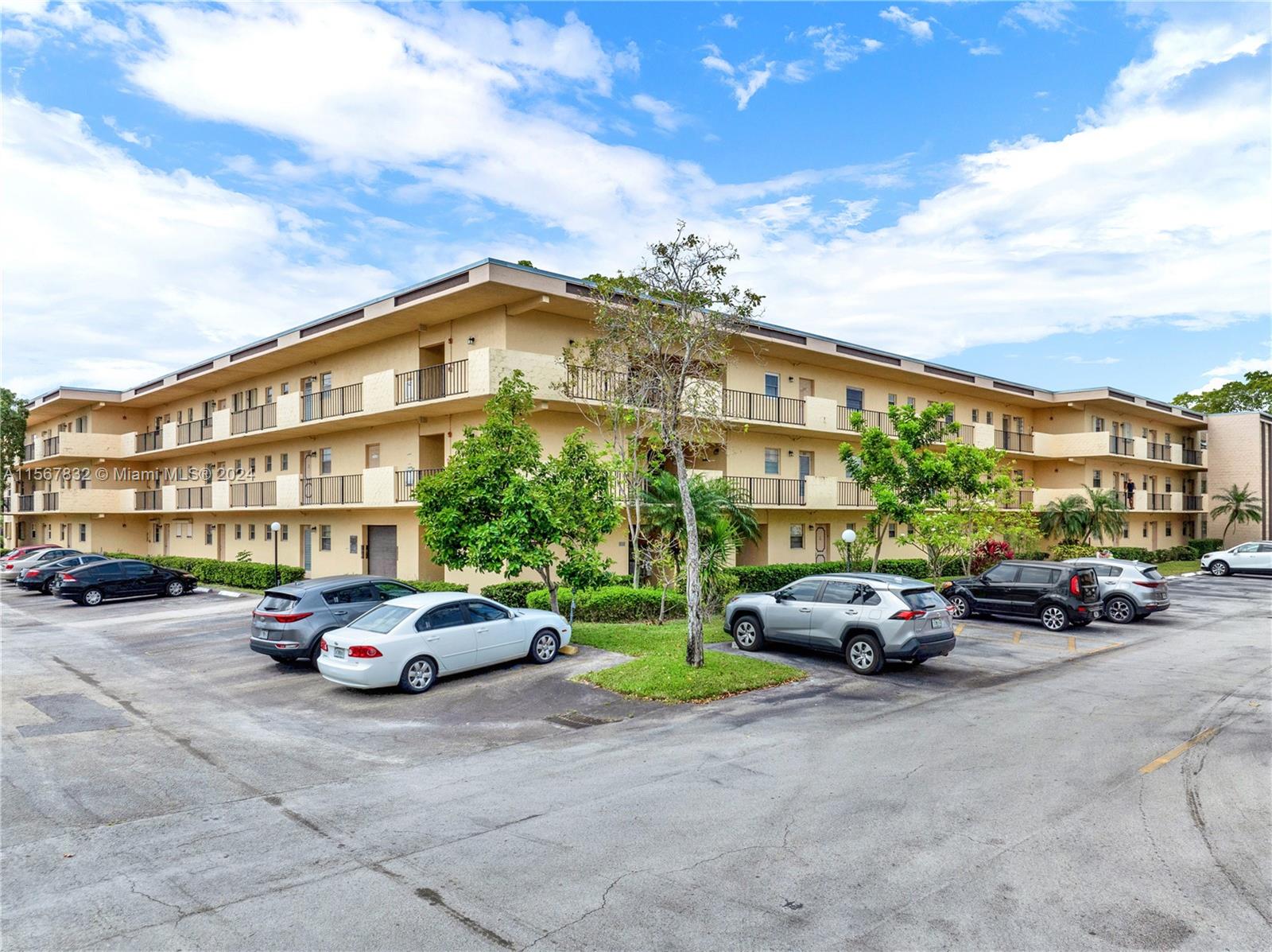 100 Berkley Road, Unit 306 Hollywood, FL 33024 - Photo 1 of 18 Gallery Image 1