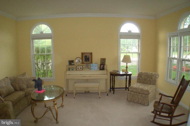14221 Stone Chase Way Centreville, VA 20121 - Photo 2 of 17 Living Room