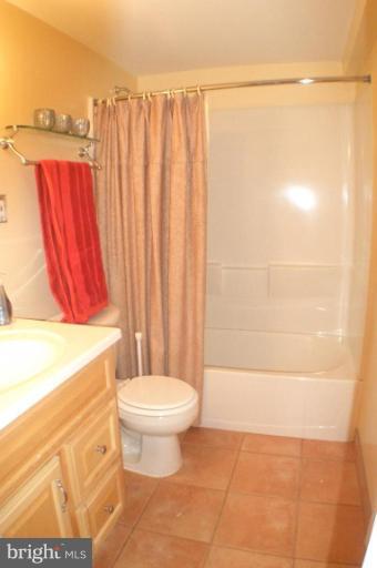 14221 Stone Chase Way Centreville, VA 20121 - Photo 12 of 17 Bath #2