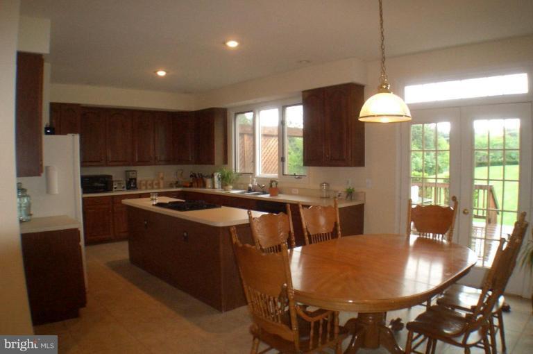 14221 Stone Chase Way Centreville, VA 20121 - Photo 8 of 17 Kitchen