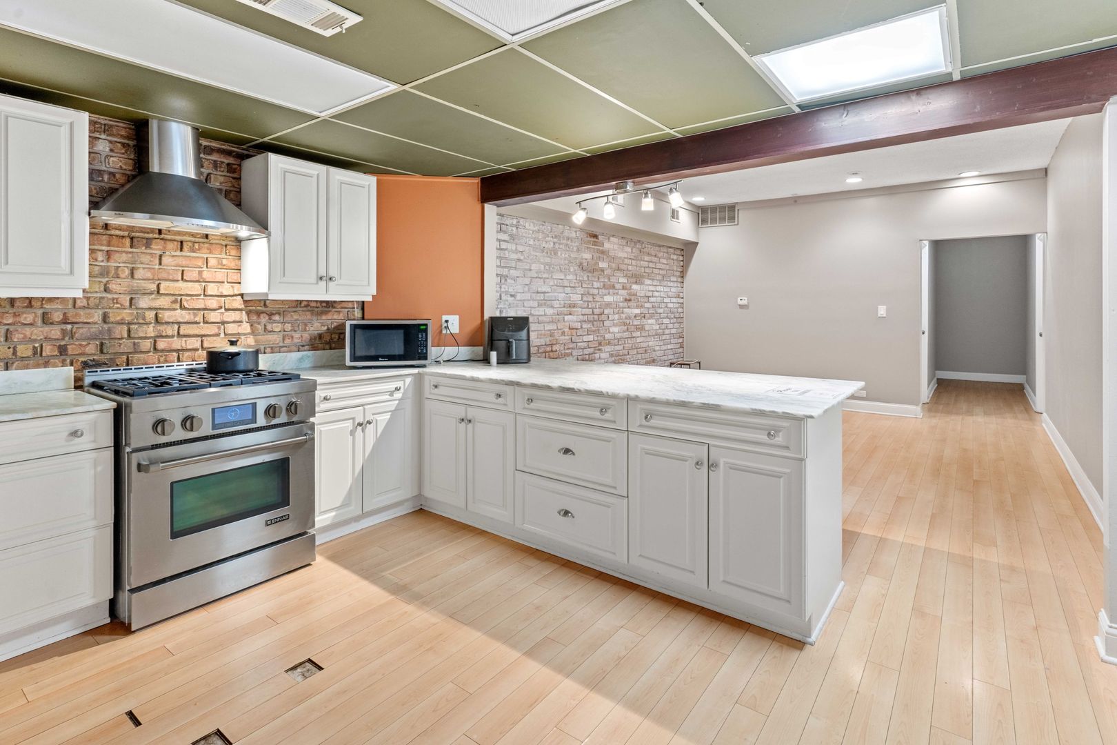 735 West 35th Street Chicago, IL 60609 - Photo 5 of 31