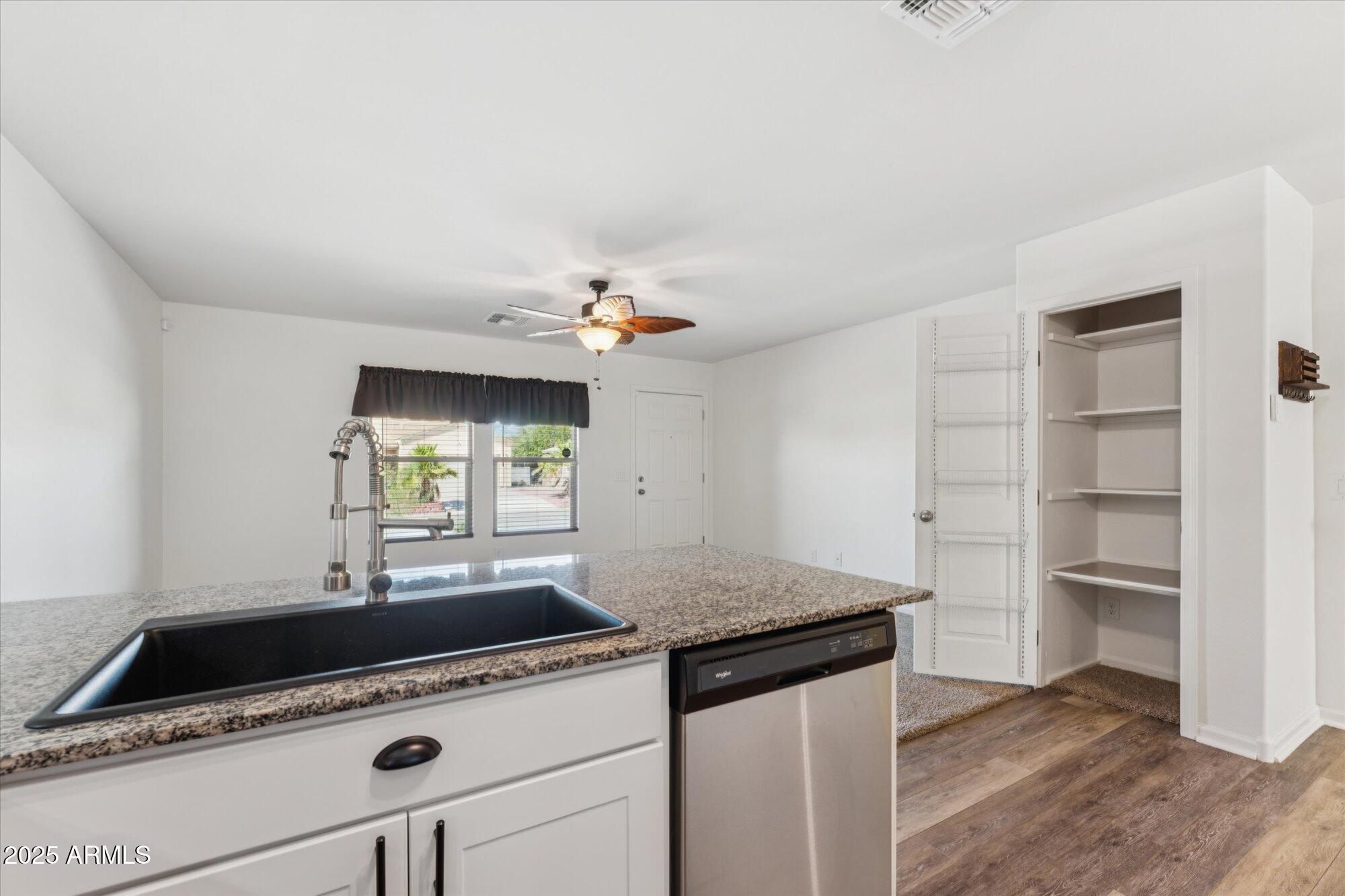 446 Reizen Drive Morristown, AZ 85342 - Photo 4 of 17 08-DSC05111