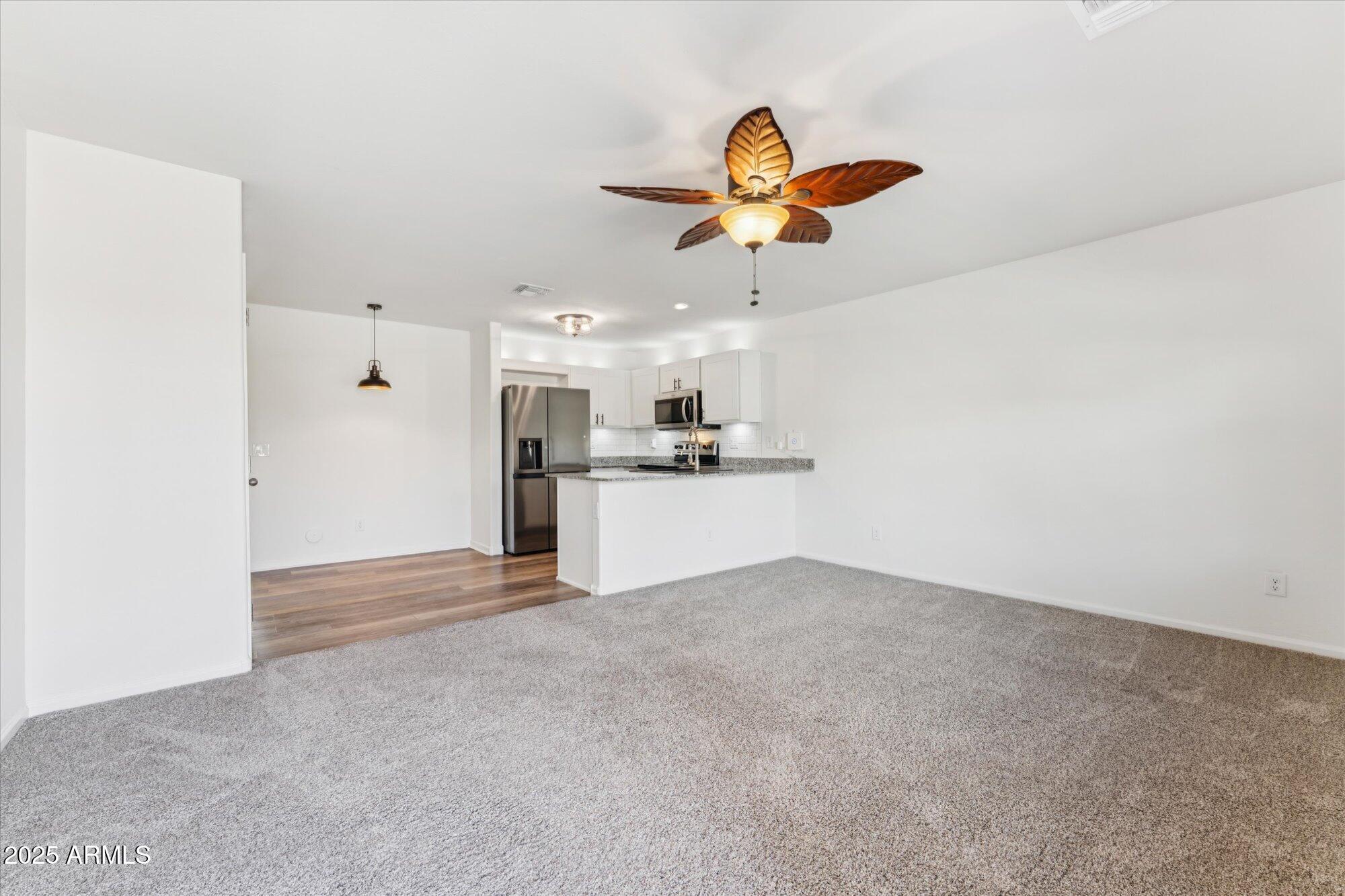 446 Reizen Drive Morristown, AZ 85342 - Photo 5 of 17 04-DSC05071