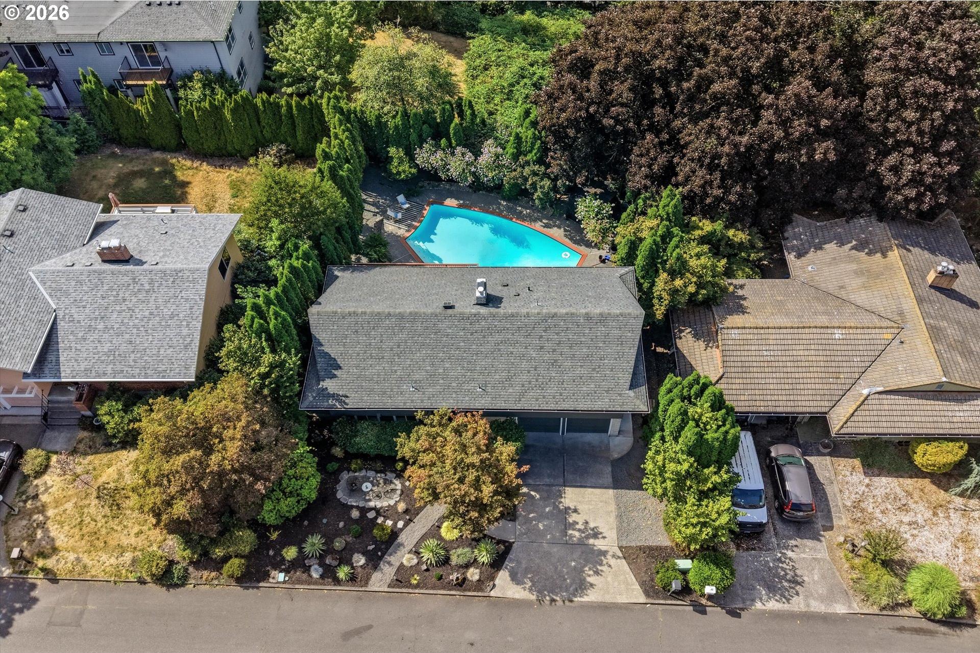 3211 Southwest Ridge Drive Portland, OR 97219 - Photo 2 of 43 Gallery Image 2