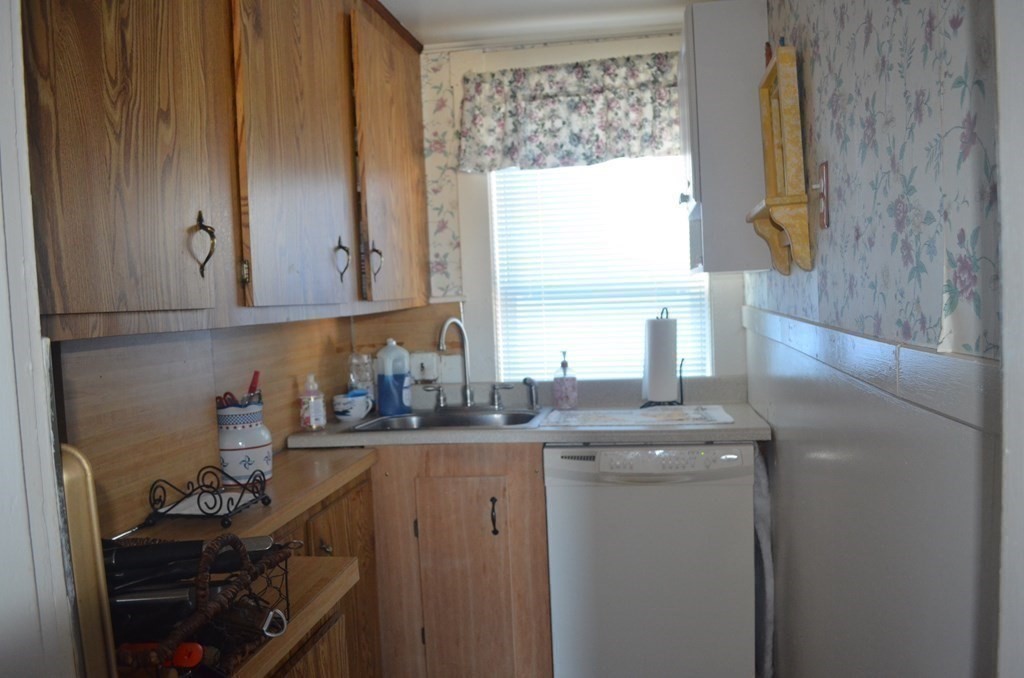 304 Cumberland Road Lowell, MA 01850 - Photo 11 of 34 Gallery Image 11