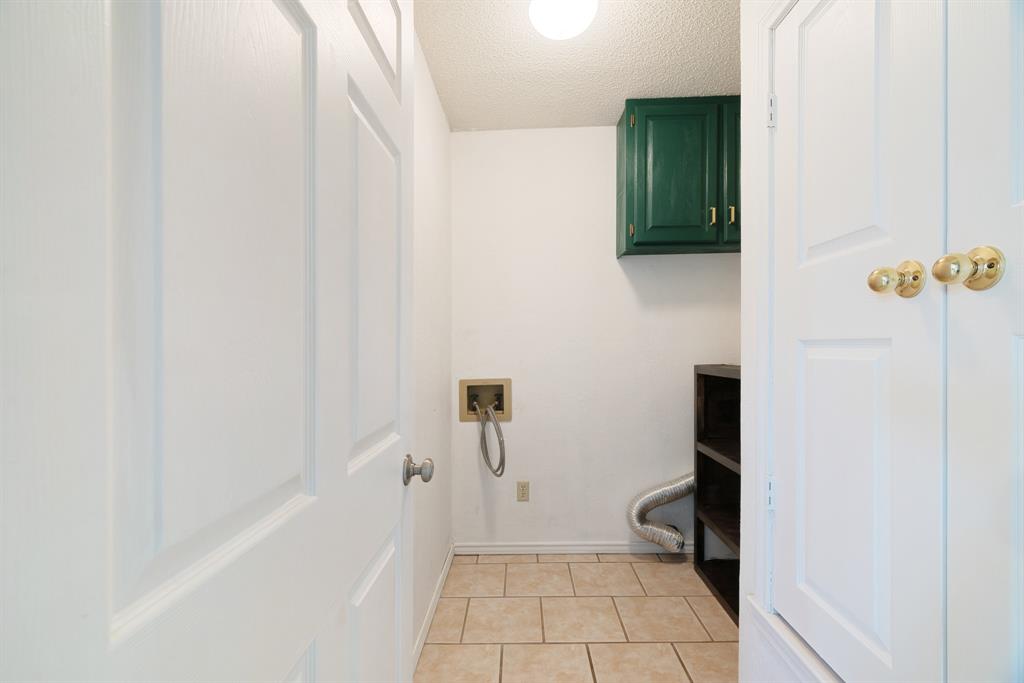 201 County Road Powderly, TX 75473 - Photo 16 of 26 a bathroom with a bathtub