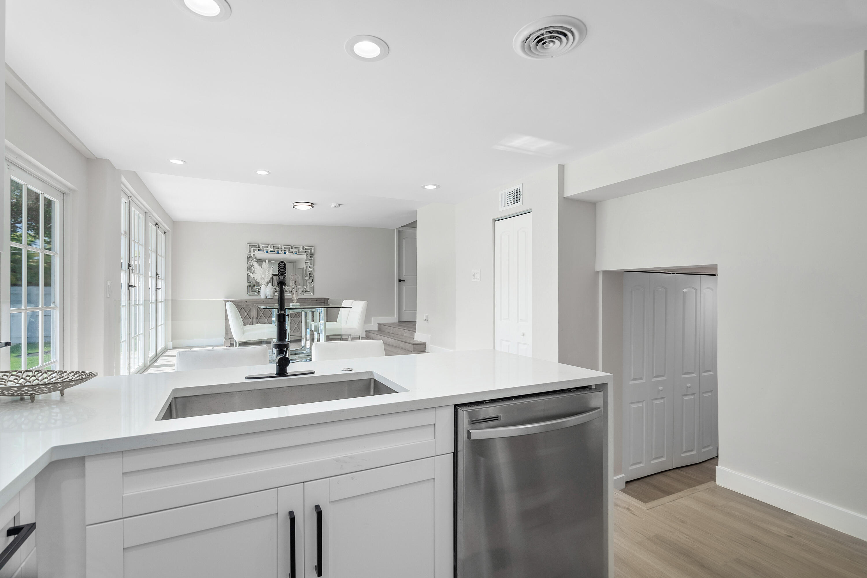 1505 Northeast 4th Avenue Boca Raton, FL 33432 - Photo 13 of 34 Kitchen