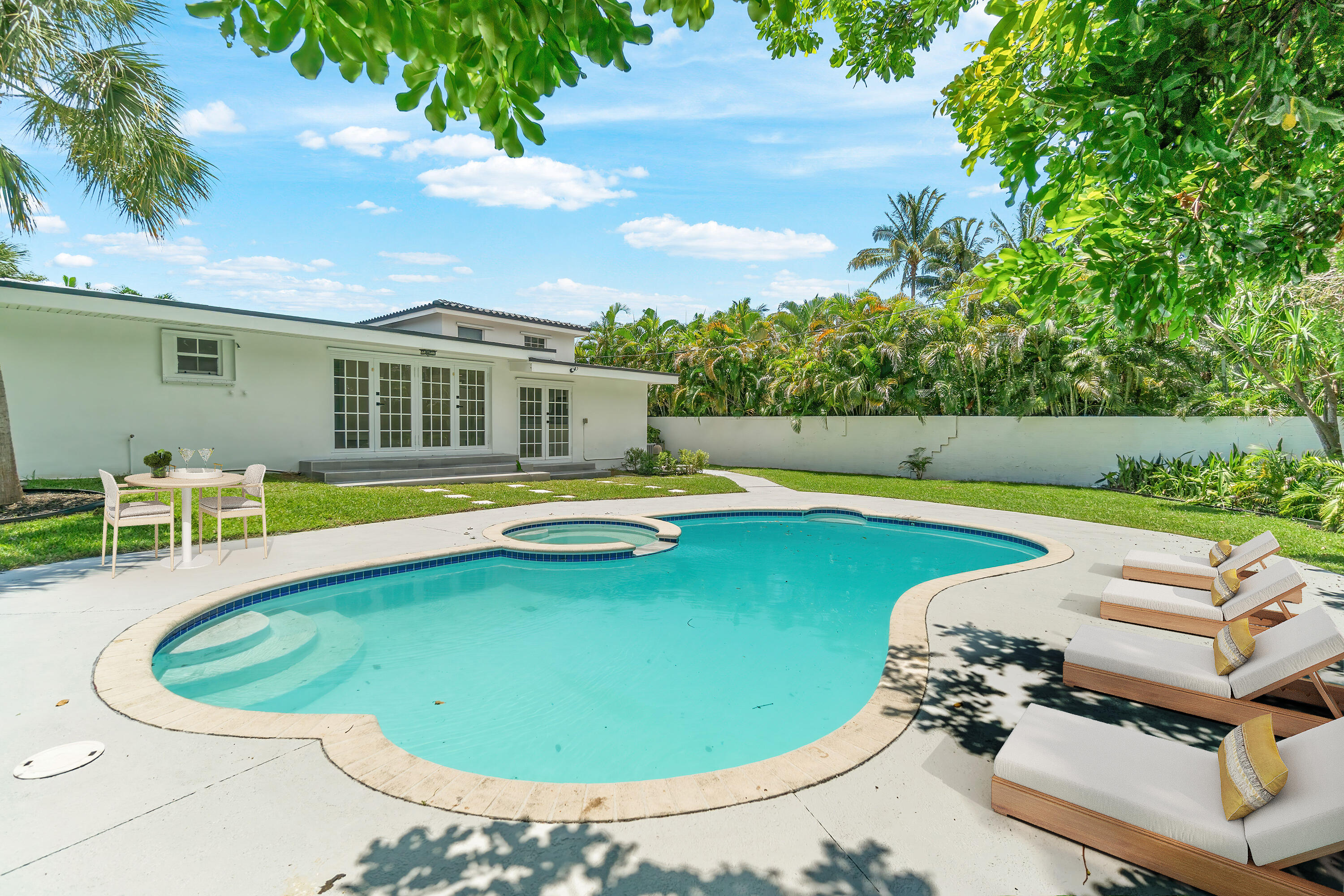 1505 Northeast 4th Avenue Boca Raton, FL 33432 - Photo 26 of 34 Pool