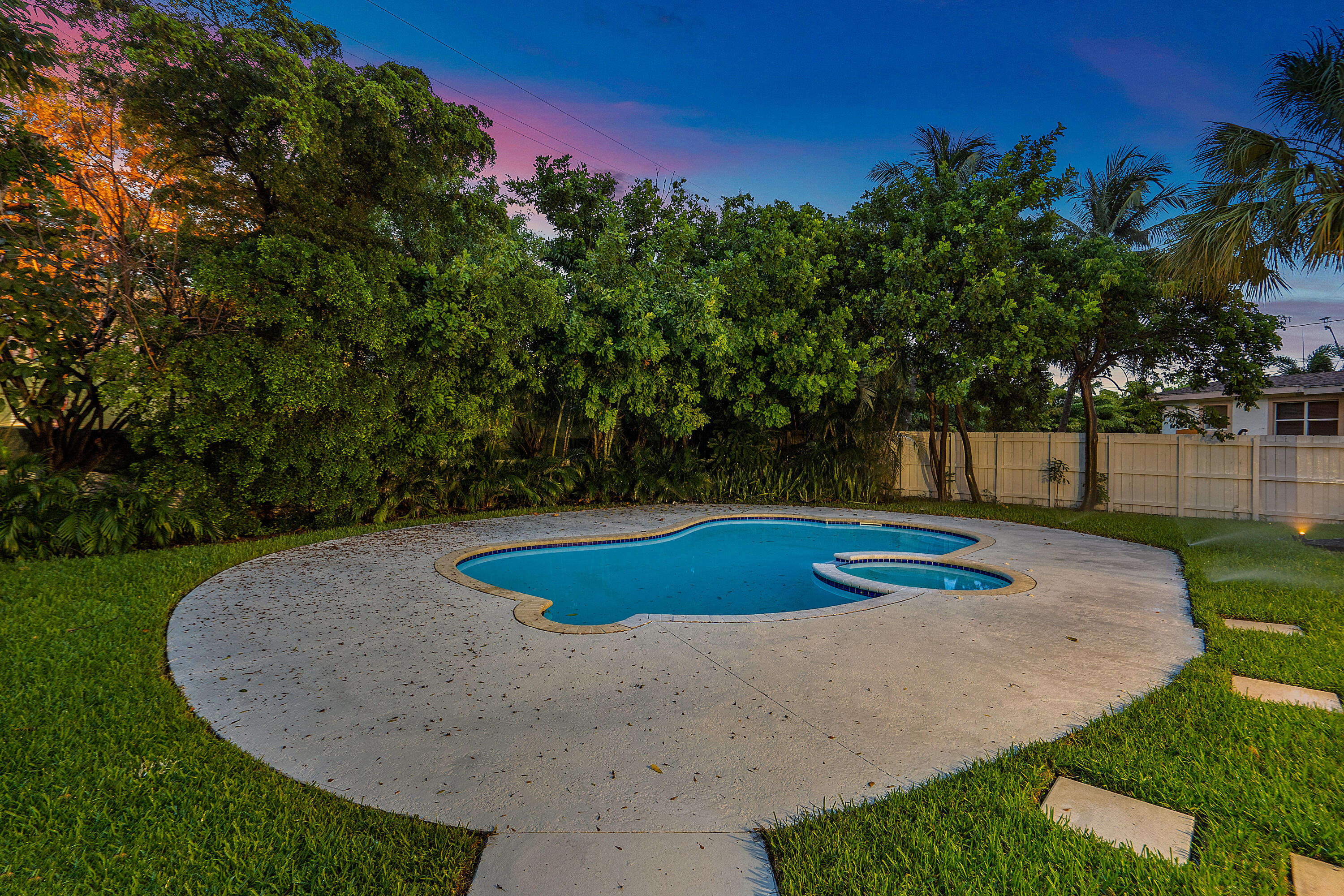 1505 Northeast 4th Avenue Boca Raton, FL 33432 - Photo 29 of 34 Backyard