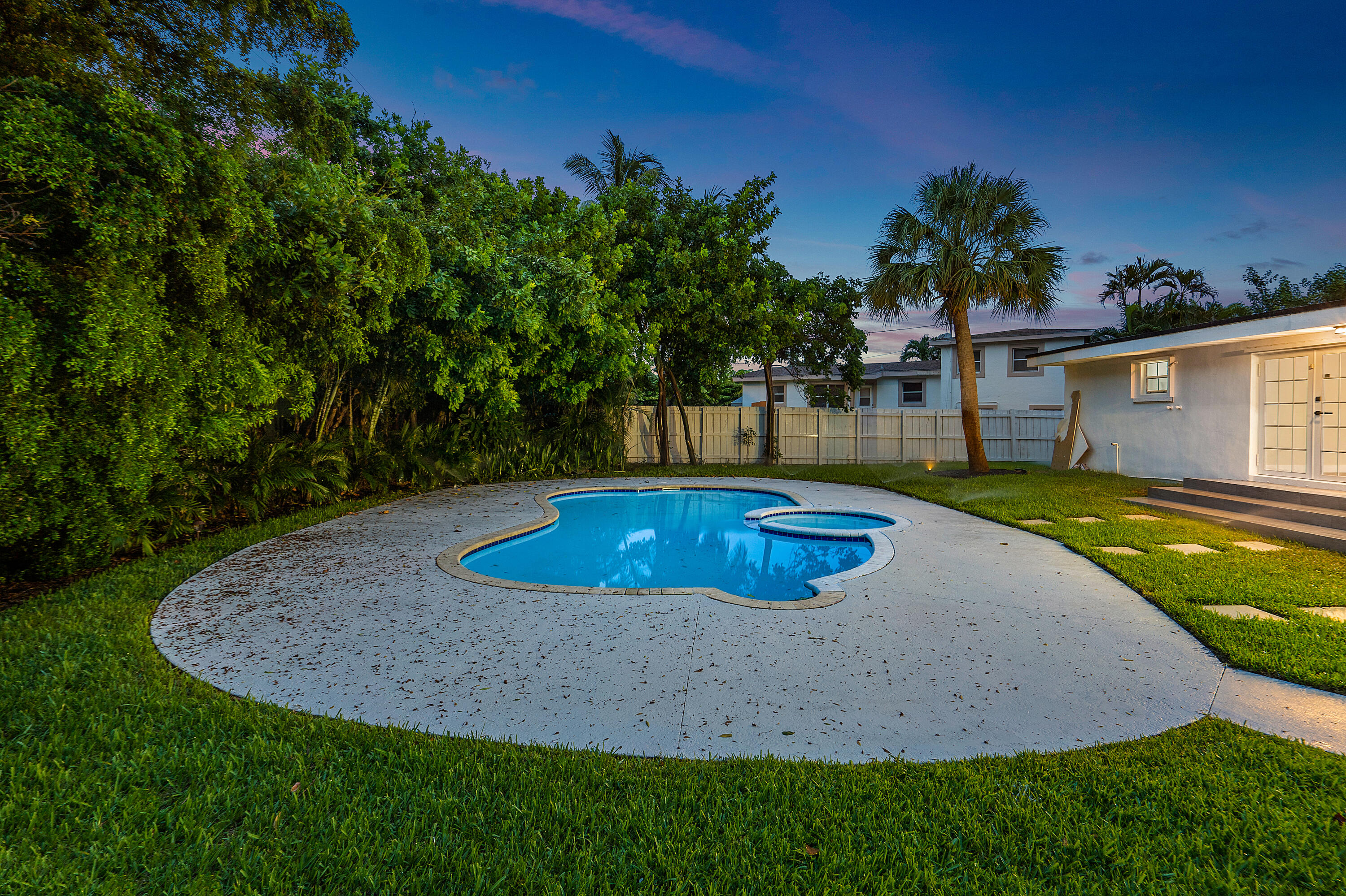1505 Northeast 4th Avenue Boca Raton, FL 33432 - Photo 31 of 34 Backyard