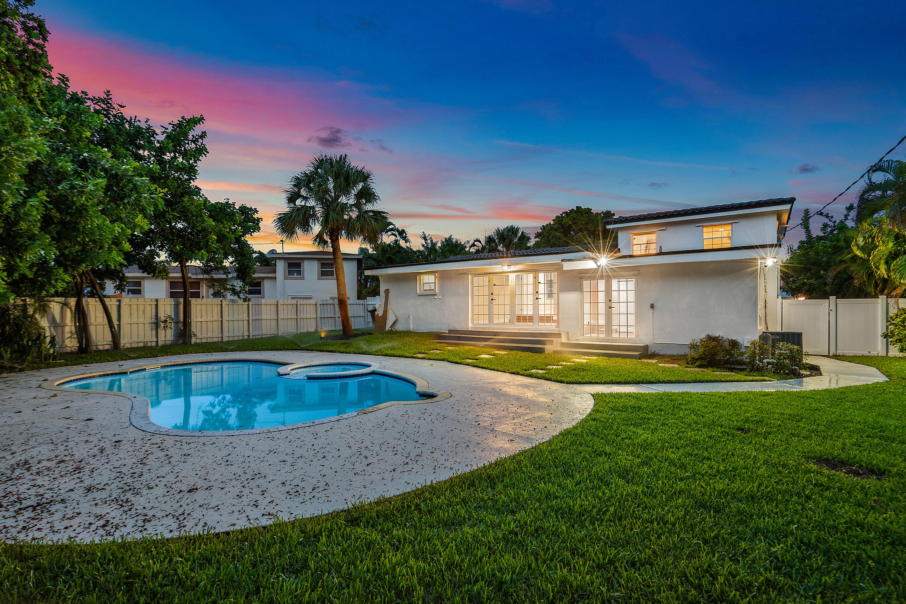 1505 Northeast 4th Avenue Boca Raton, FL 33432 - Photo 5 of 34 Backyard