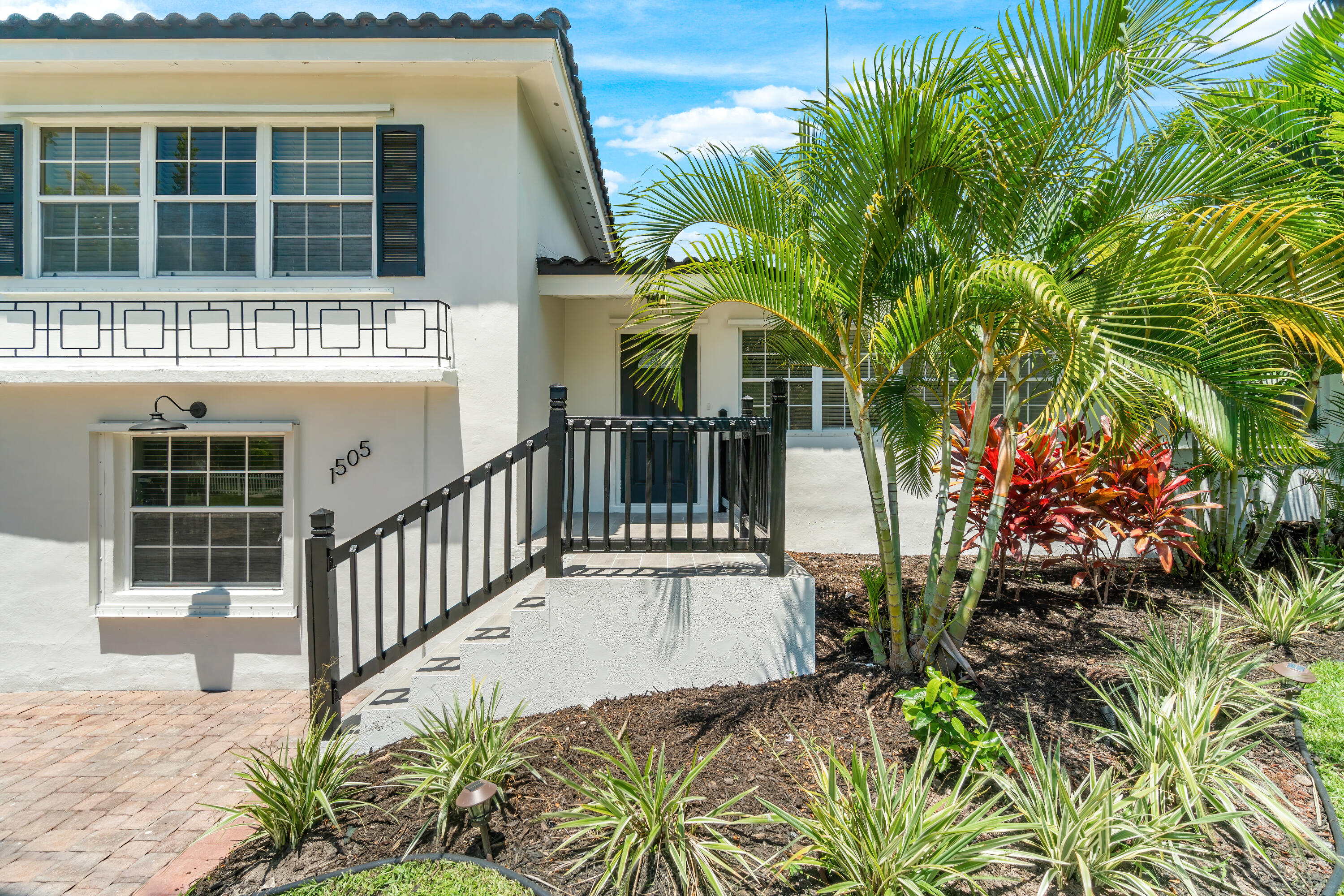 1505 Northeast 4th Avenue Boca Raton, FL 33432 - Photo 9 of 34 Front View