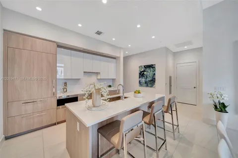 $2,000,000 | 153 North Seabreeze Boulevard, Unit 403, Fort Lauderdale, FL 33304