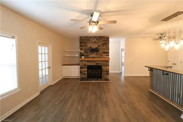 $1,650 | 6901 Hanesbrook Circle, Unit 102, Clemmons, NC 27012