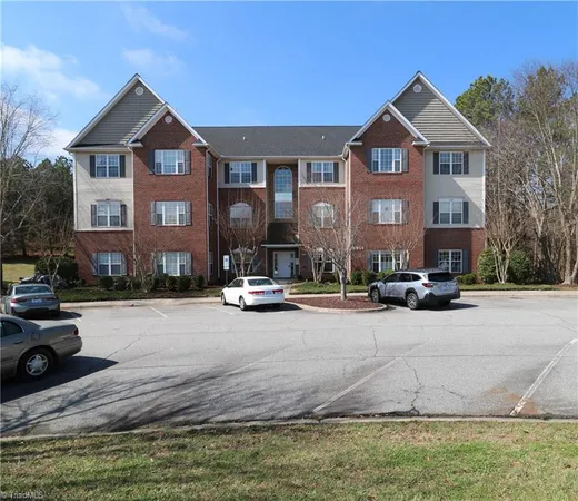 $1,650 | 6901 Hanesbrook Circle, Unit 102, Clemmons, NC 27012