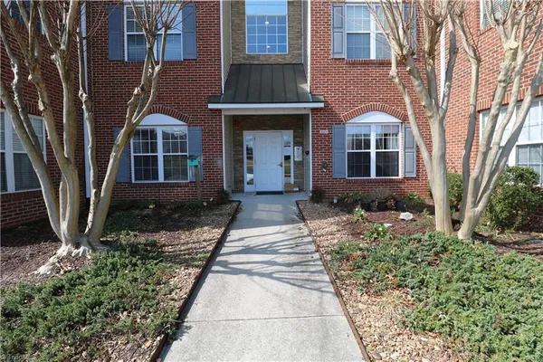 $1,650 | 6901 Hanesbrook Circle, Unit 102, Clemmons, NC 27012