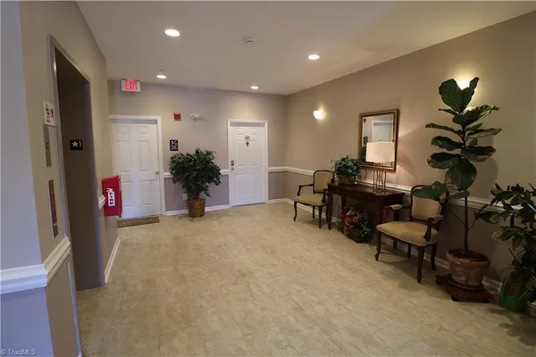 $1,650 | 6901 Hanesbrook Circle, Unit 102, Clemmons, NC 27012