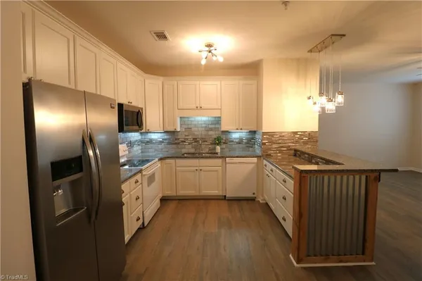 $1,650 | 6901 Hanesbrook Circle, Unit 102, Clemmons, NC 27012