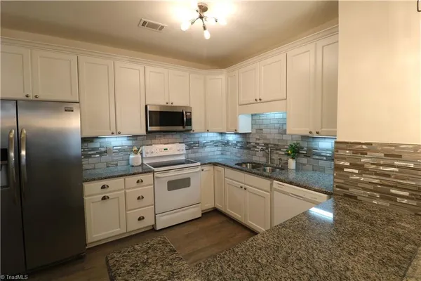 $1,650 | 6901 Hanesbrook Circle, Unit 102, Clemmons, NC 27012