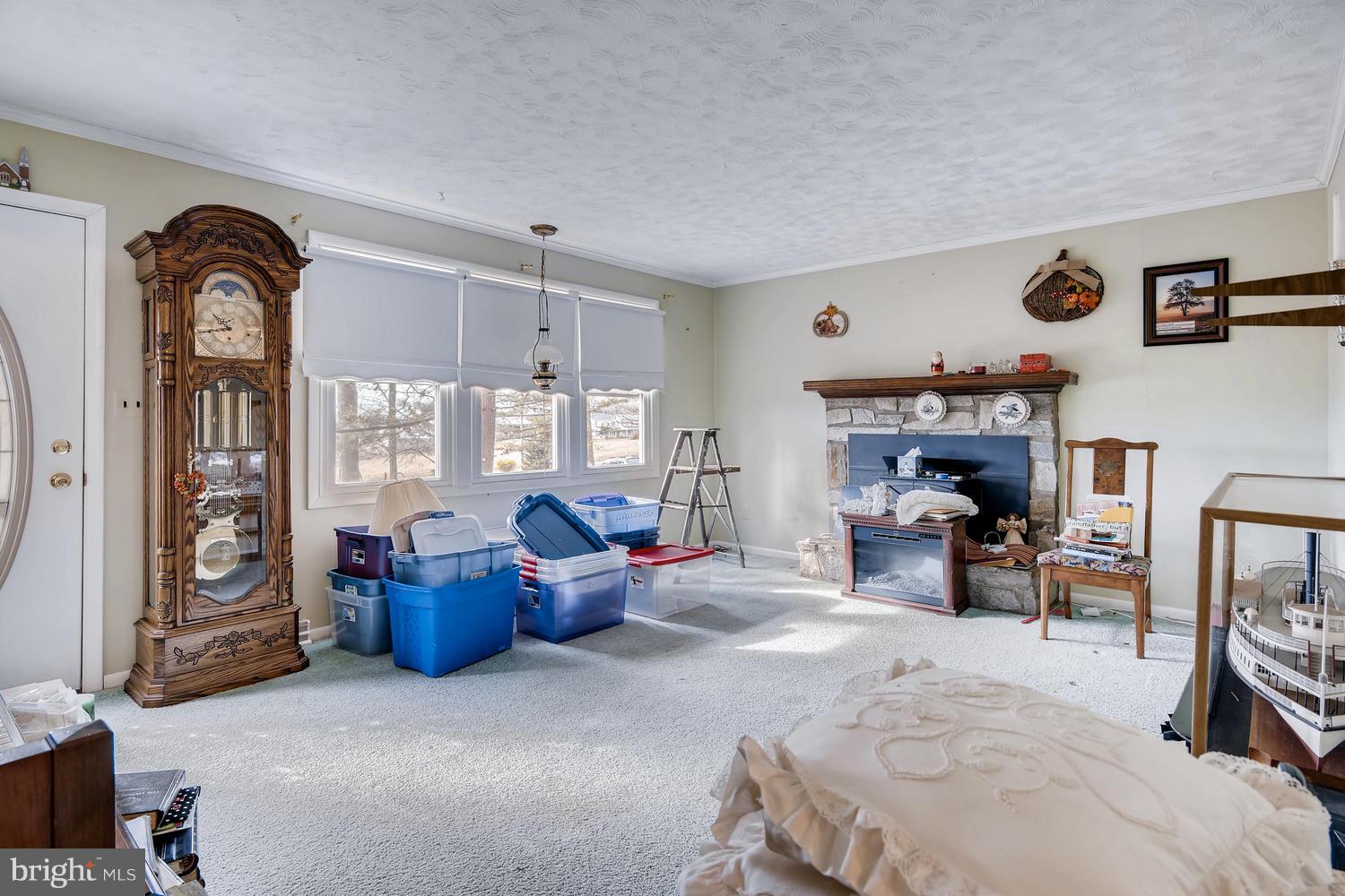 4727 Archer Road Whiteford, MD 21160 - Photo 8 of 26 Bright and welcoming living room!