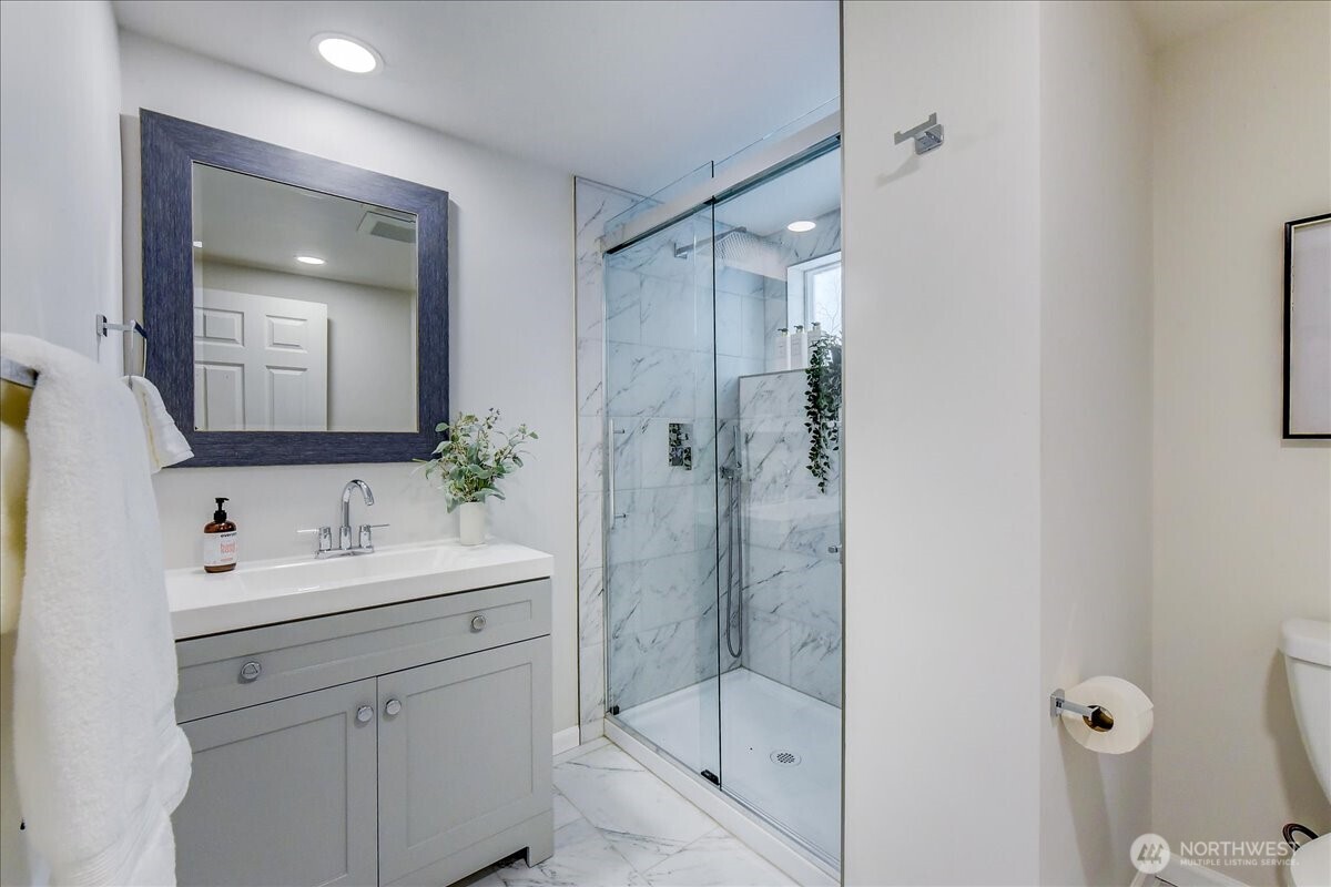 3228 57th Avenue Southwest Seattle, WA 98116 - Photo 28 of 38