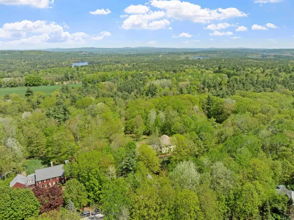$899,995 | 211 Hedgerose Lane, Hopkinton, NH 03229