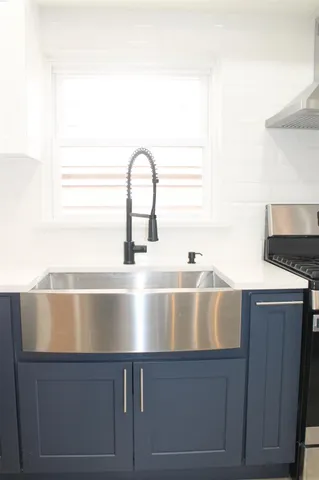 a close view of sink and tap