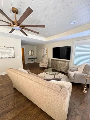 $1,799,000 | 560 Lake Viking Terrace, Gallatin, MO 64640