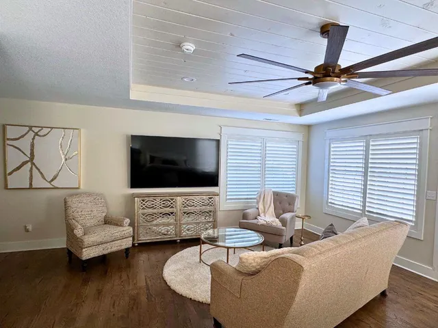 $1,799,000 | 560 Lake Viking Terrace, Gallatin, MO 64640