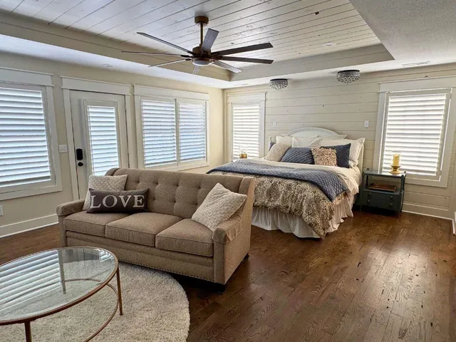 $1,799,000 | 560 Lake Viking Terrace, Gallatin, MO 64640