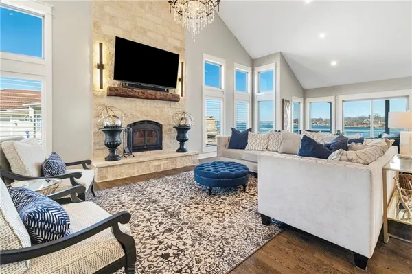 $1,799,000 | 560 Lake Viking Terrace, Gallatin, MO 64640