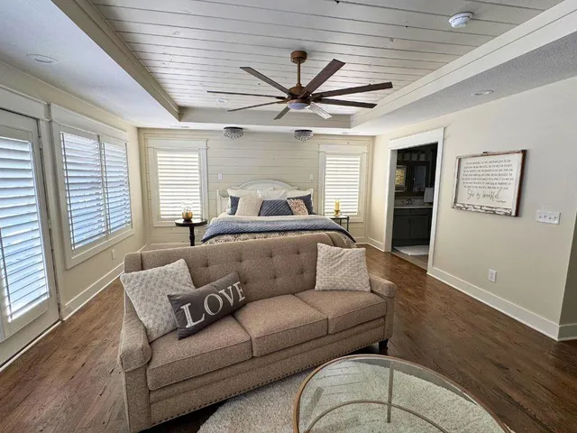 $1,799,000 | 560 Lake Viking Terrace, Gallatin, MO 64640