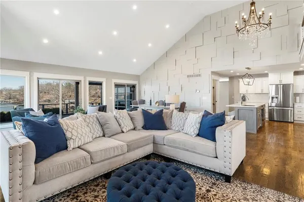 $1,799,000 | 560 Lake Viking Terrace, Gallatin, MO 64640