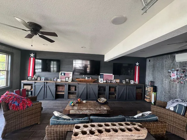 $1,799,000 | 560 Lake Viking Terrace, Gallatin, MO 64640